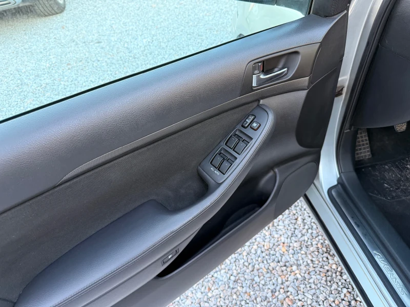 Toyota Avensis 2, 0 D-4D ИТАЛИЯ, снимка 8 - Автомобили и джипове - 52738746