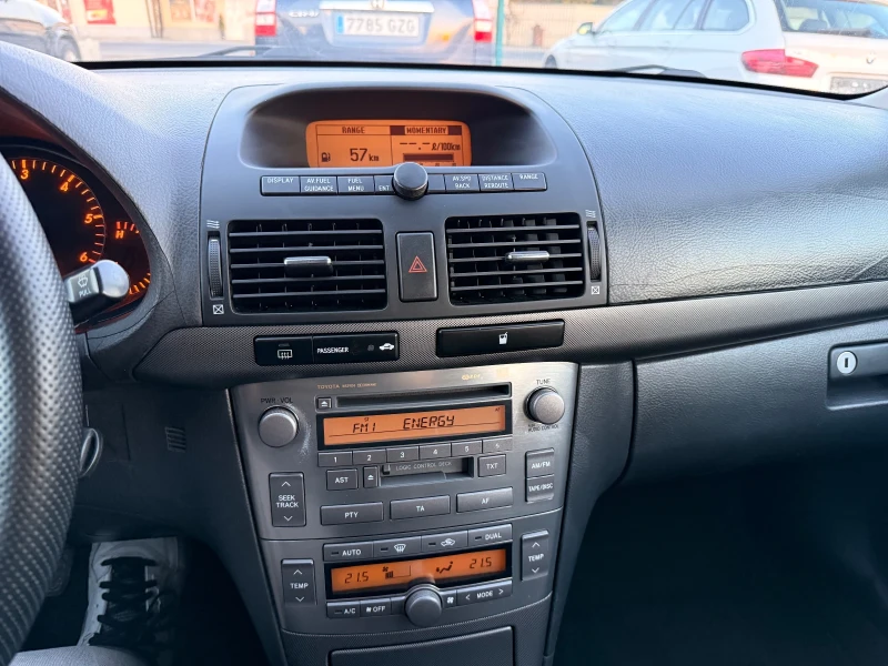 Toyota Avensis 2, 0 D-4D ИТАЛИЯ, снимка 7 - Автомобили и джипове - 52738746