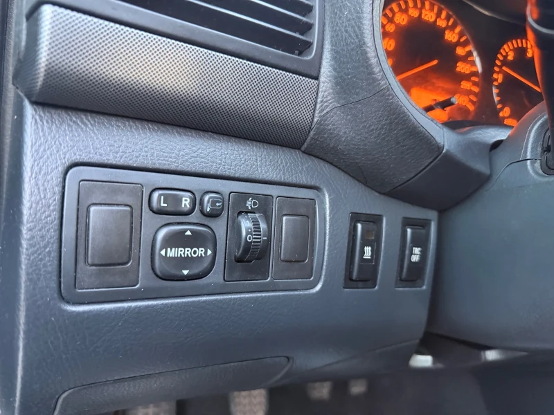 Toyota Avensis 2, 0 D-4D ИТАЛИЯ, снимка 9 - Автомобили и джипове - 52738746