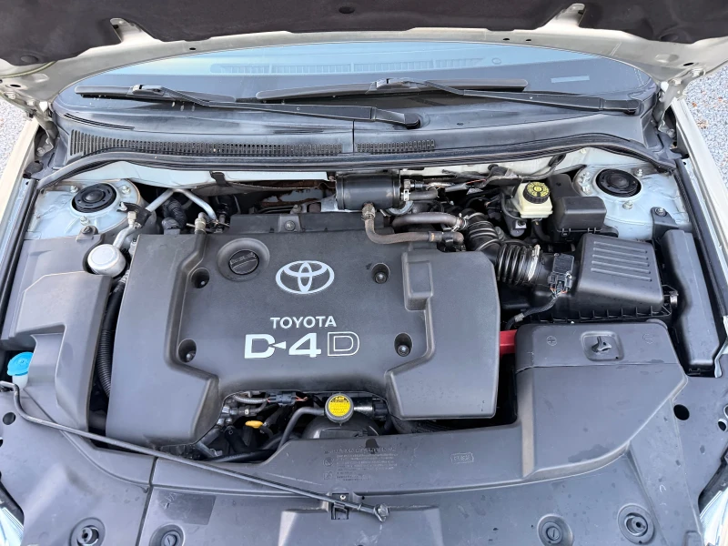 Toyota Avensis 2, 0 D-4D ИТАЛИЯ, снимка 13 - Автомобили и джипове - 52738746