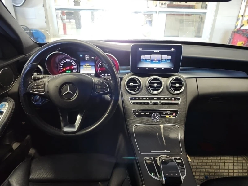 Mercedes-Benz C 300 * CARFAX * БЕЗ ПЪРВОНАЧАЛНА ВНОСКА, снимка 11 - Автомобили и джипове - 53065686