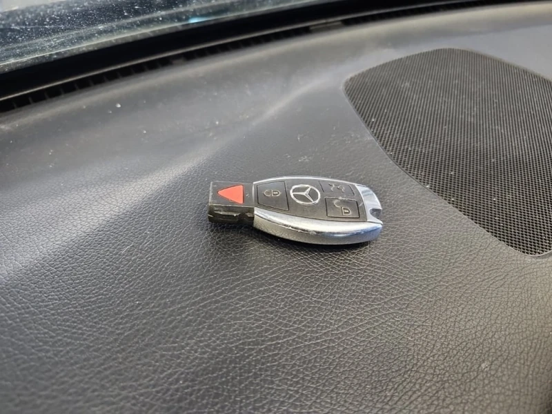 Mercedes-Benz C 300 * CARFAX * БЕЗ ПЪРВОНАЧАЛНА ВНОСКА, снимка 8 - Автомобили и джипове - 53065686