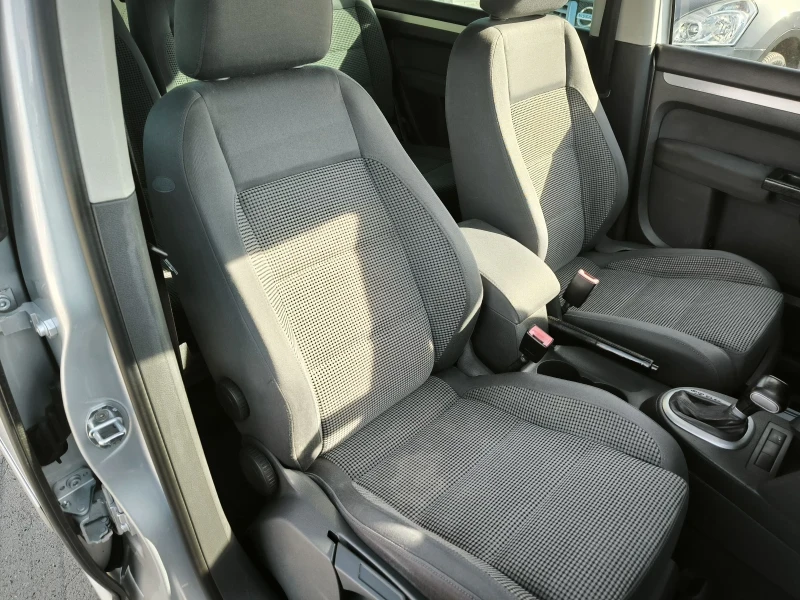 VW Touran 2.0TDI automatic , снимка 8 - Автомобили и джипове - 53538076