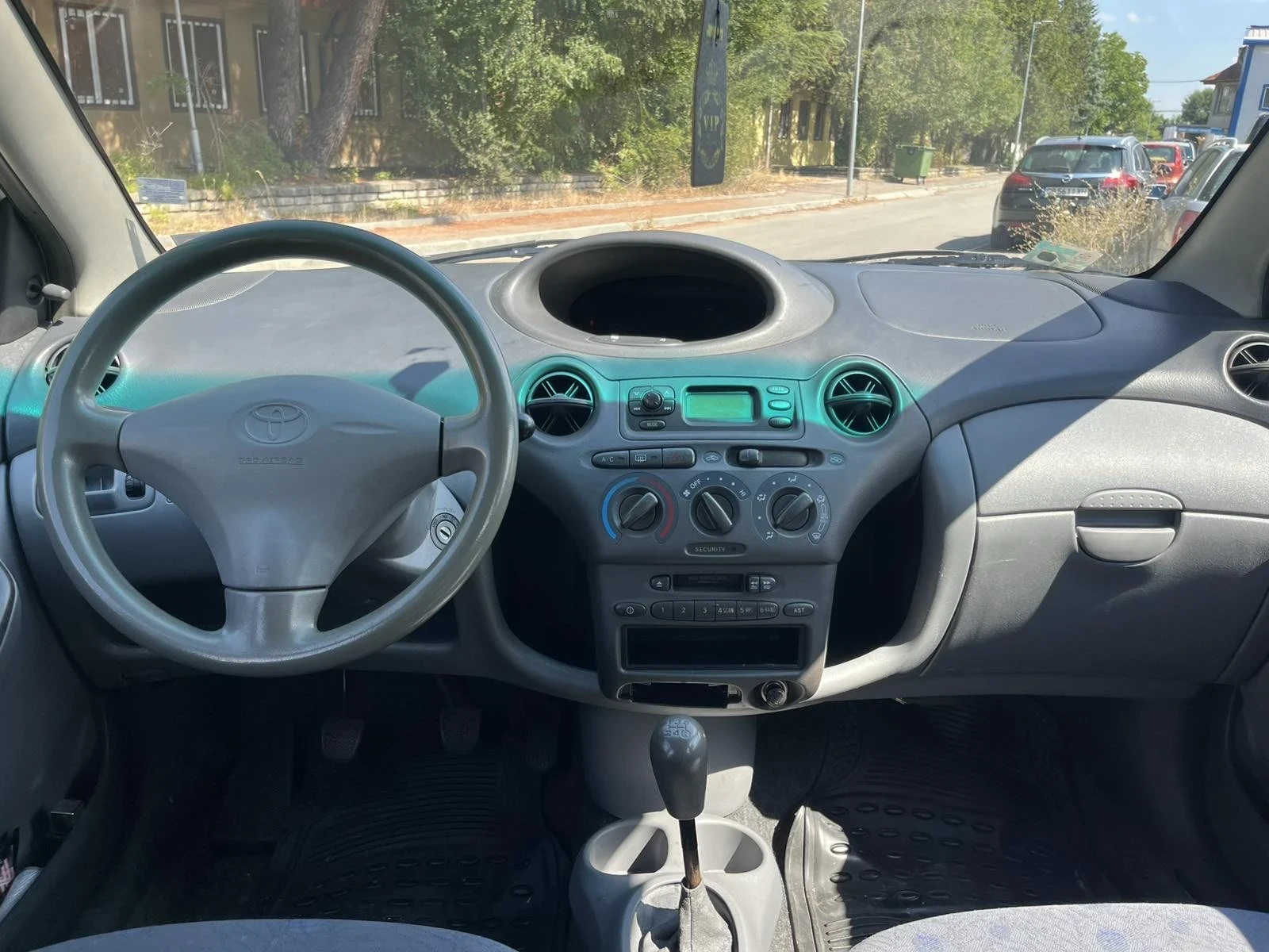 Toyota Yaris 1.0i* (68кс)*  - изображение 9