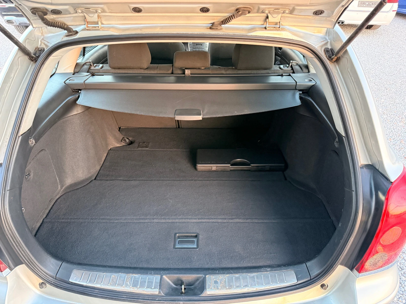 Toyota Avensis 2, 0 D-4D  | Mobile.bg   11