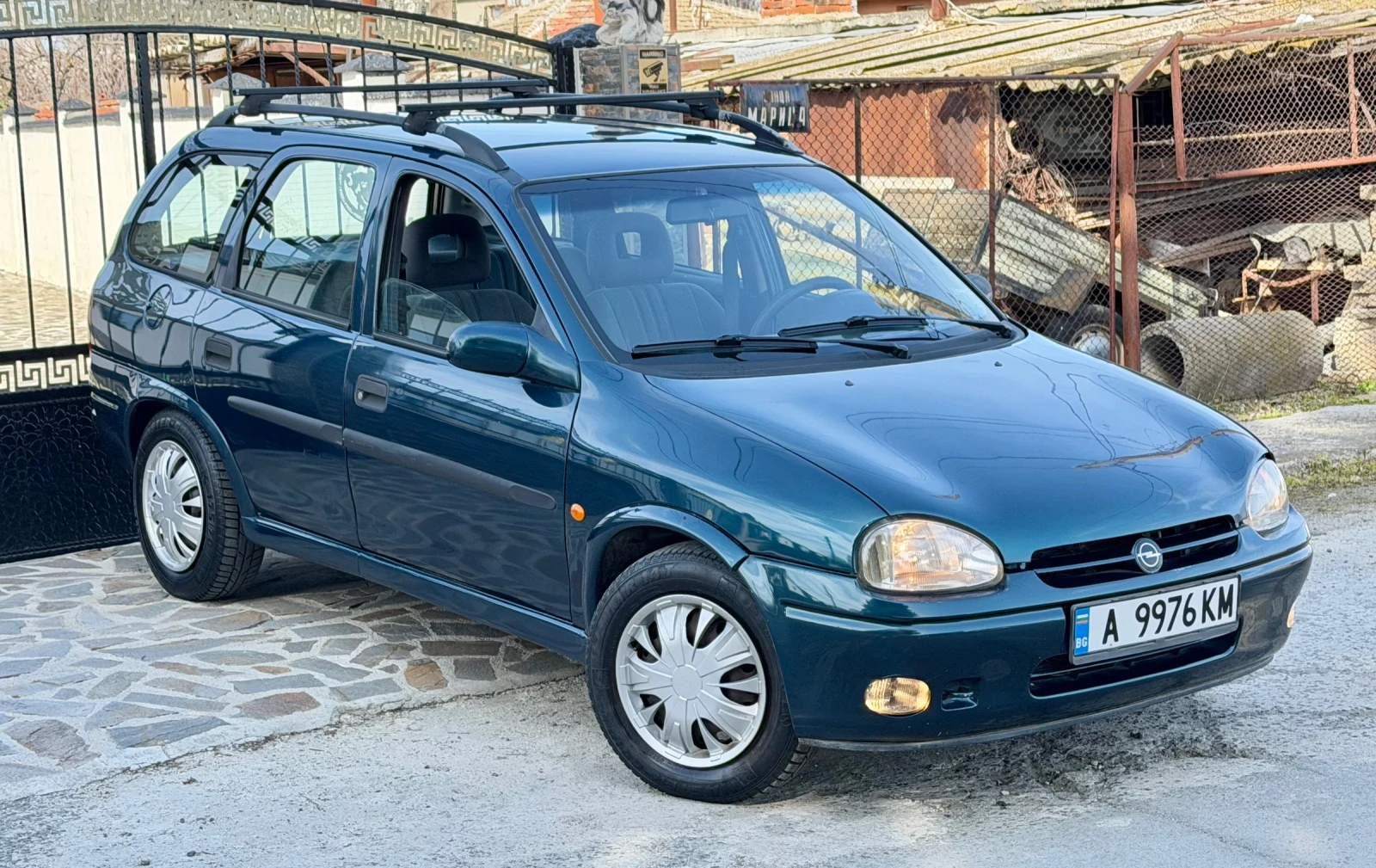 Opel Corsa 1.4 75 к.с реални 169хл км