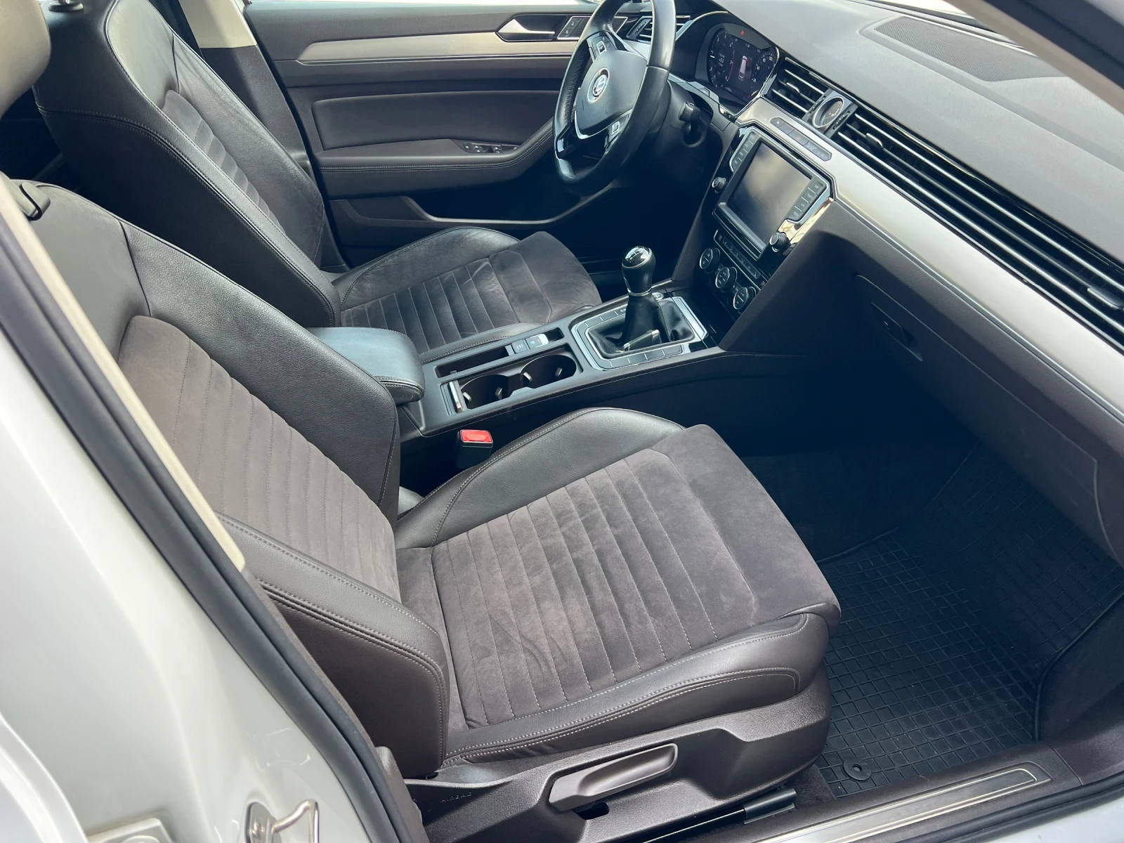 VW Passat 2.0TDI* 150ks* 6sk* NAVI* PODGREV* 100%km, снимка 10 - Автомобили и джипове - 53811746