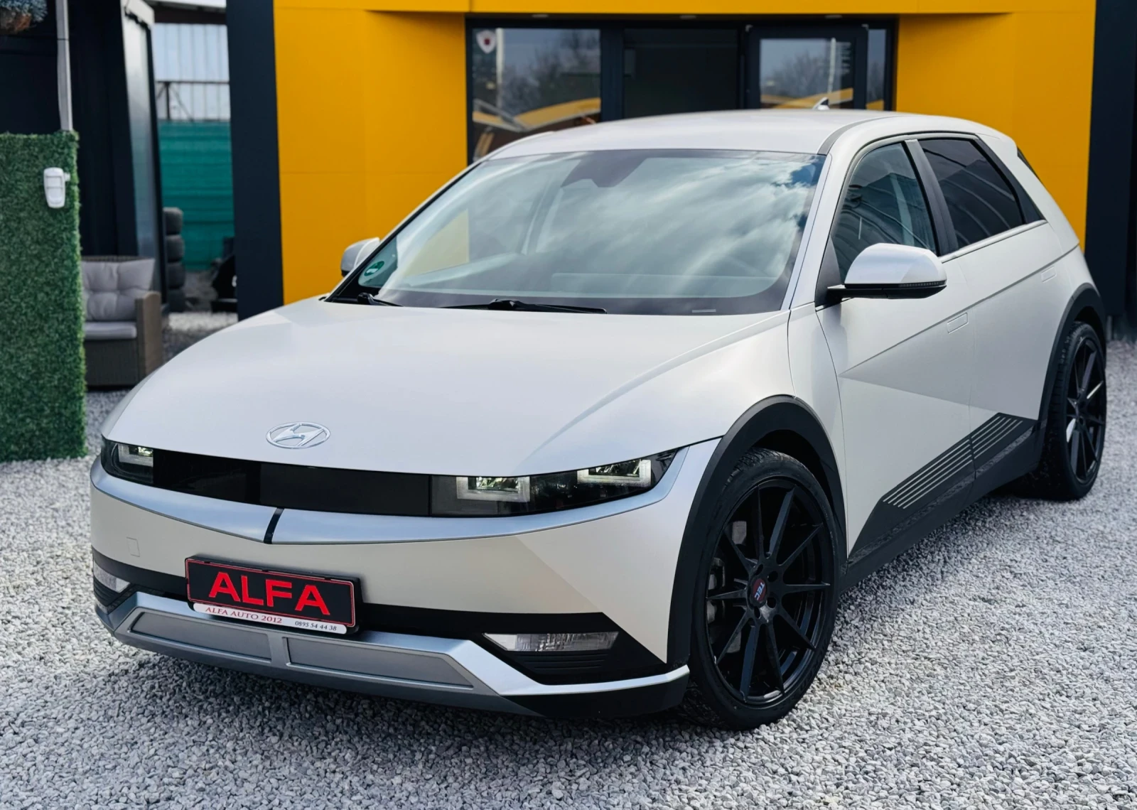 Hyundai Ioniq 5 SOH-100%/ПЪЛНА ГАРАНЦИЯ/КАТО НОВА/ТОП///, снимка 3 - Автомобили и джипове - 54012052