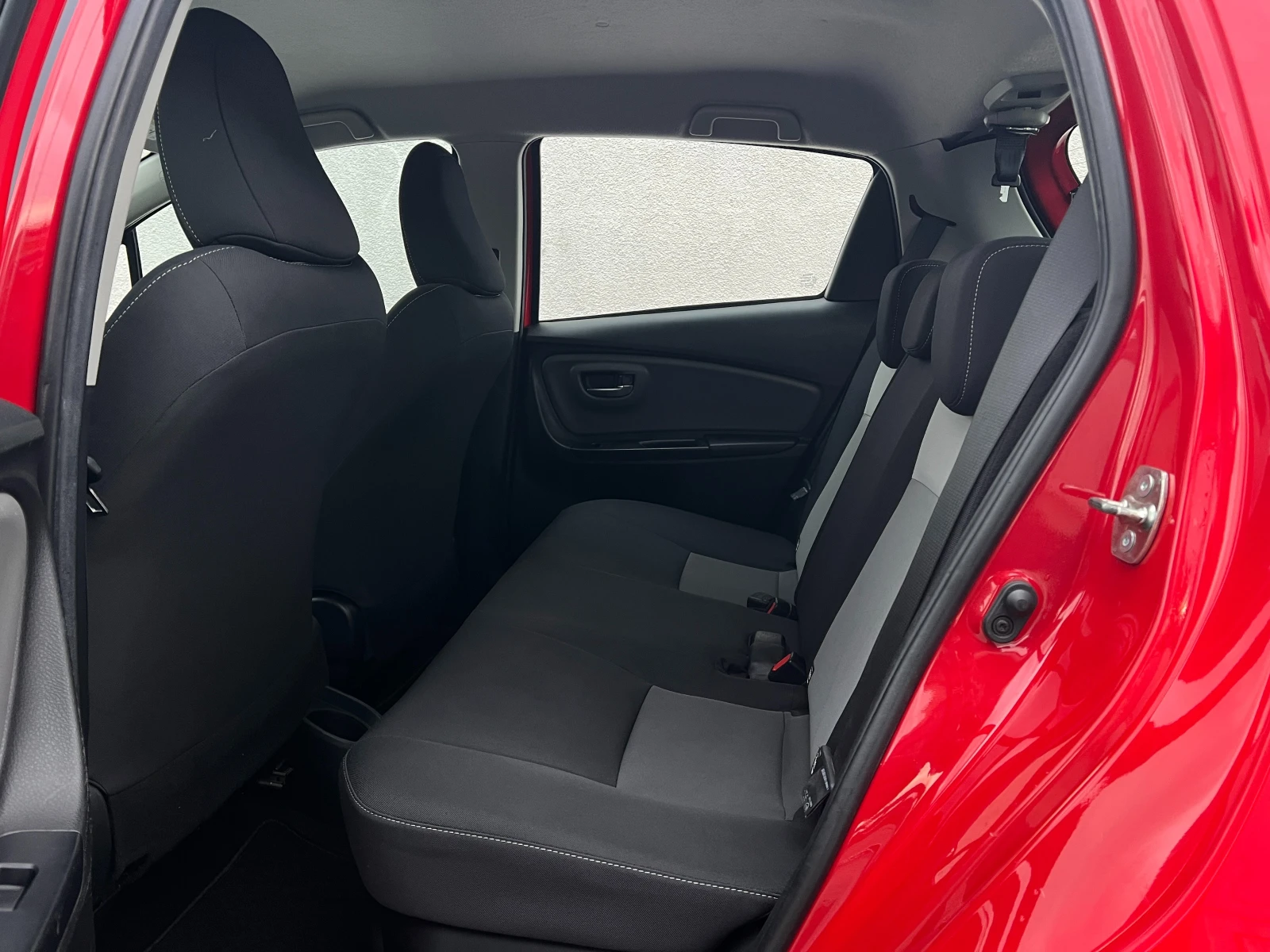 Toyota Yaris 1.5HSD Hybrid 124000km ПРОЧЕТИ ОПИСАНИЕТО, снимка 12 - Автомобили и джипове - 54046103