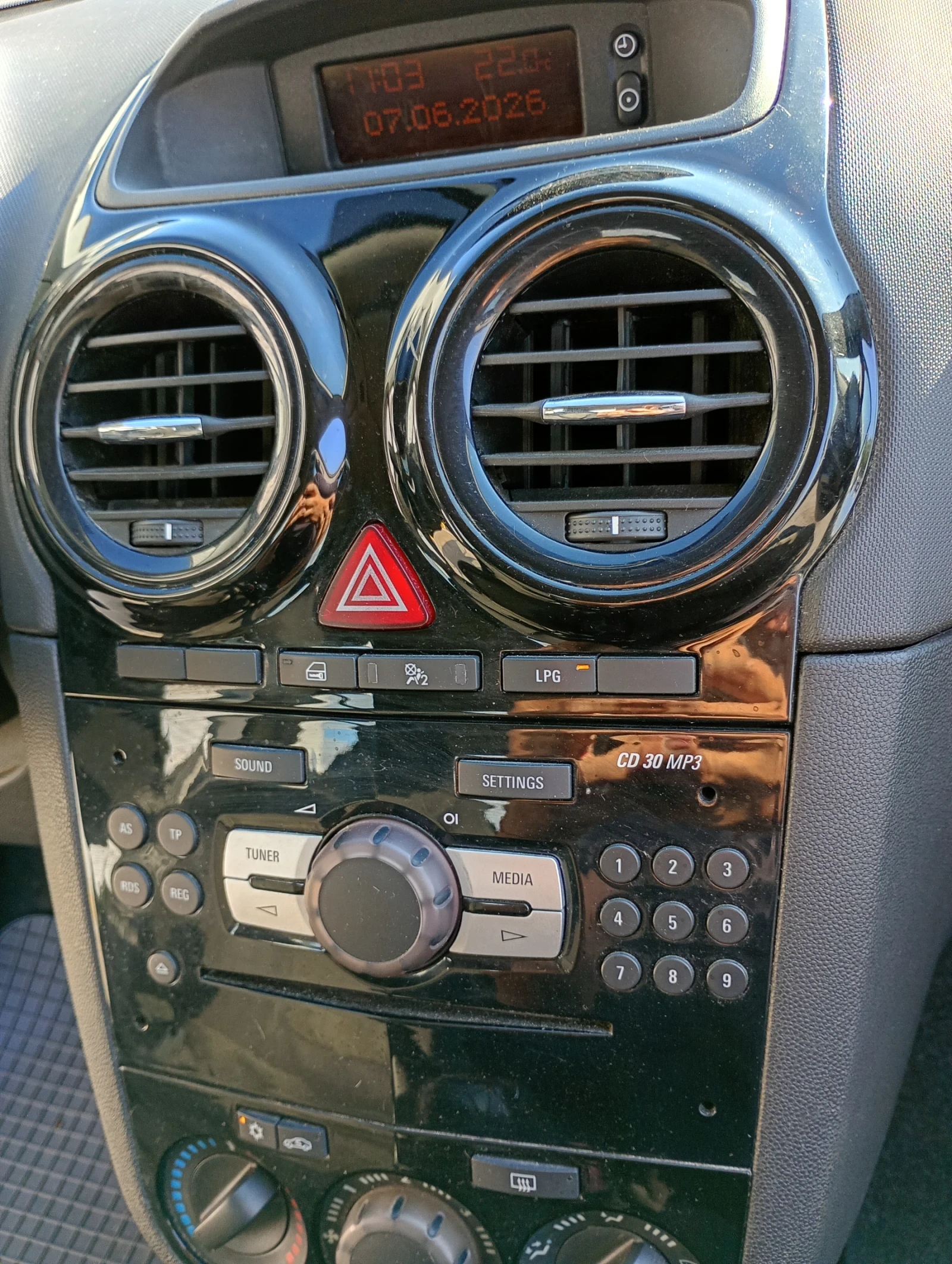 Opel Corsa, снимка 13 - Автомобили и джипове - 54816682