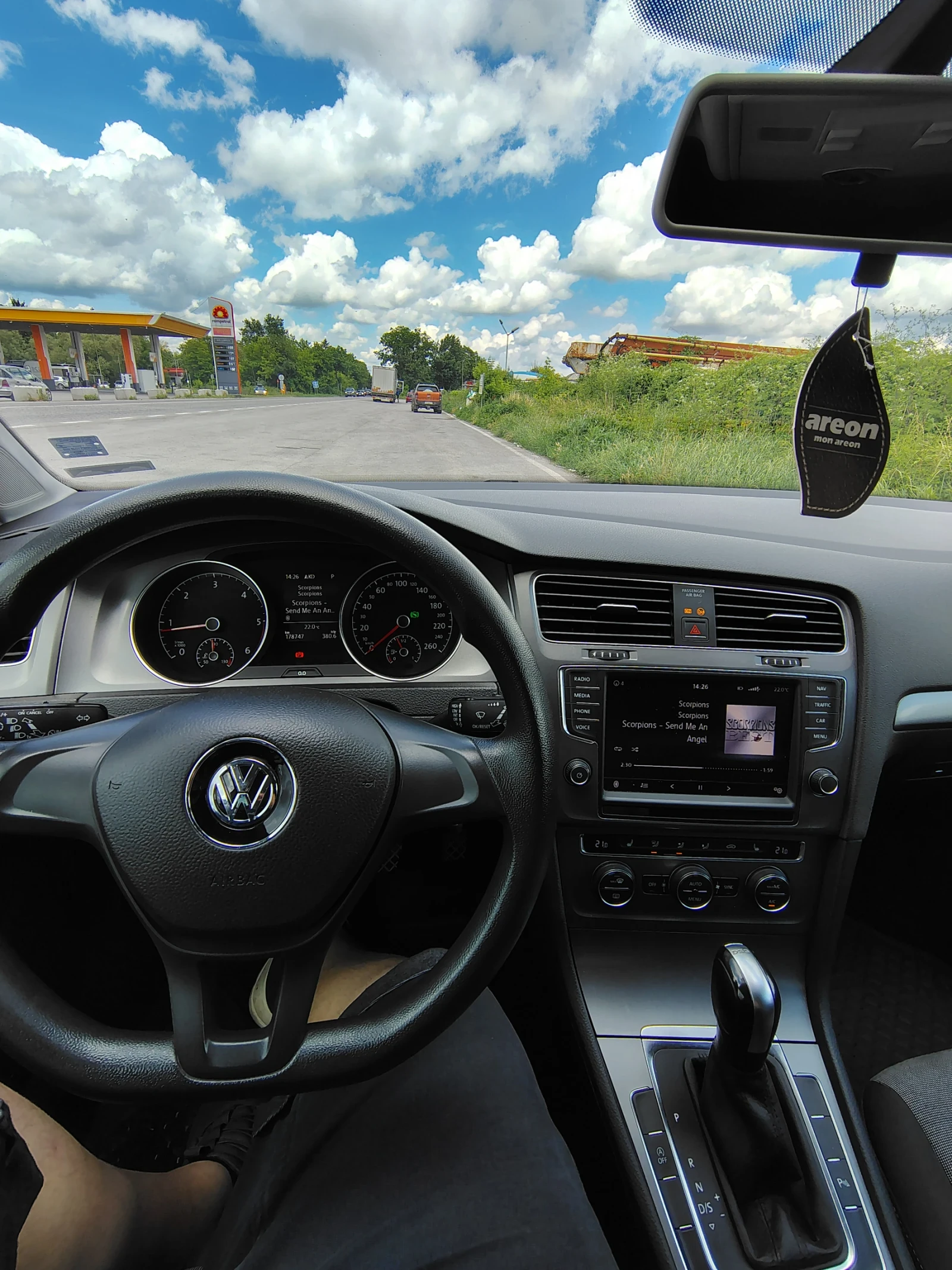 VW Golf 1.6 TDI 110hp DSG, снимка 12 - Автомобили и джипове - 54896112