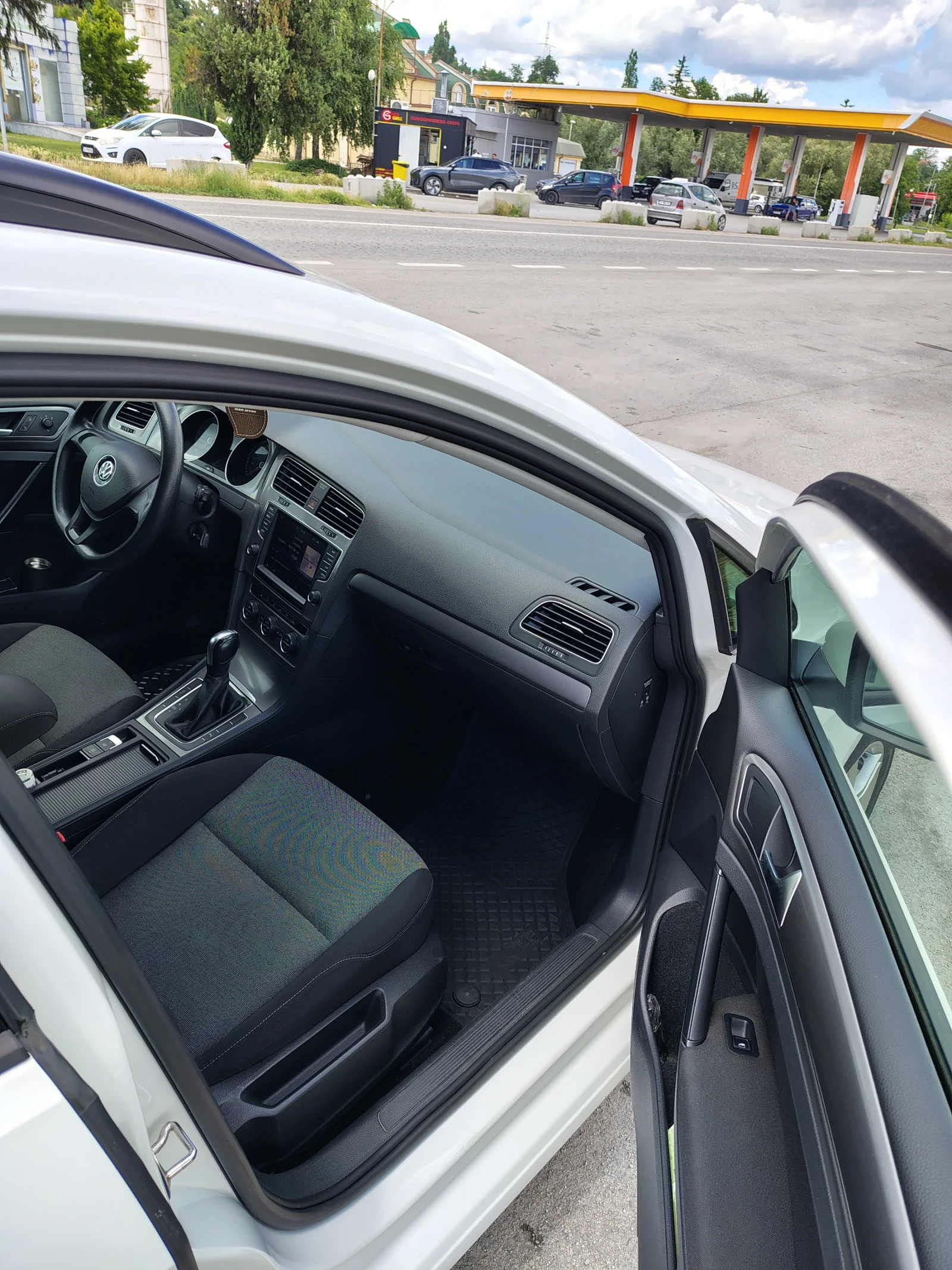 VW Golf 1.6 TDI 110hp DSG, снимка 9 - Автомобили и джипове - 54896112