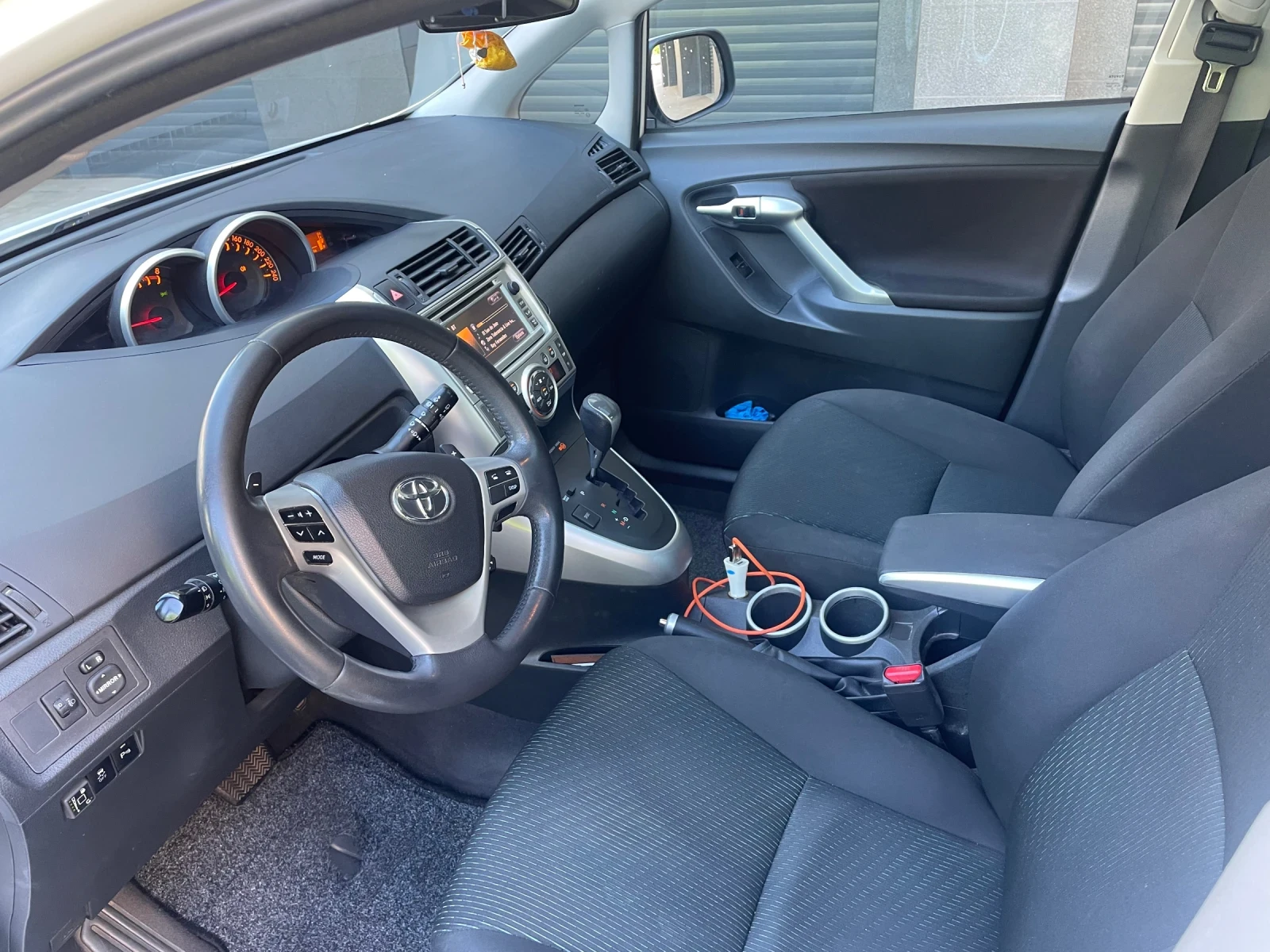 Toyota Verso, снимка 9 - Автомобили и джипове - 54916074