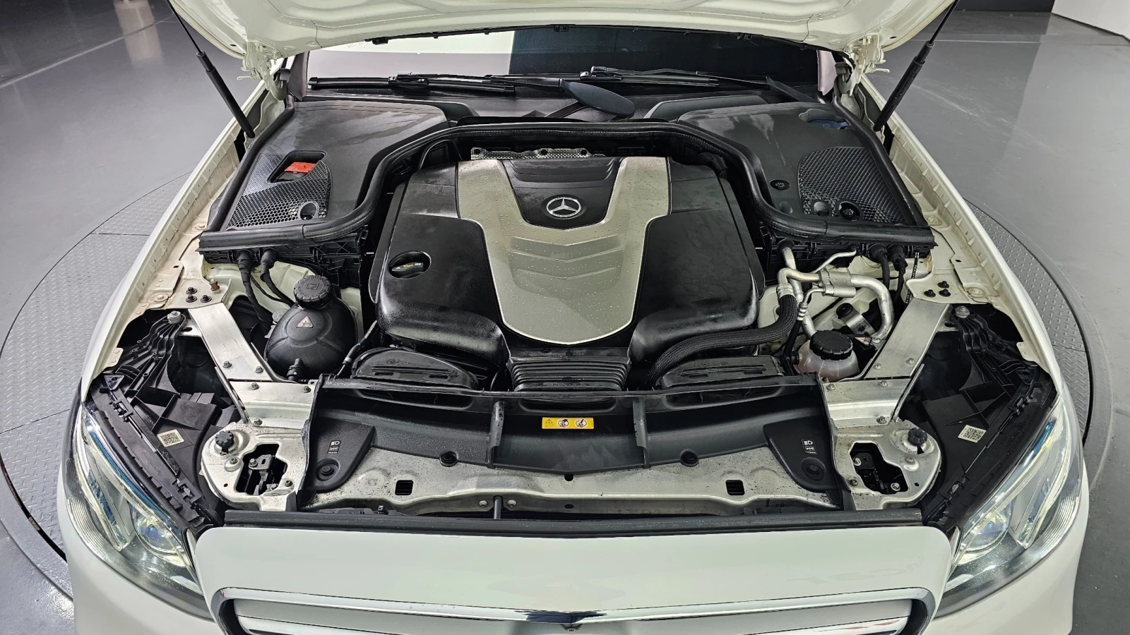 Mercedes-Benz E 350 AMG line/Head up/360 Cam/Подгрев/ПАМЕТ/ПАНОРАМА, снимка 5 - Автомобили и джипове - 55301450