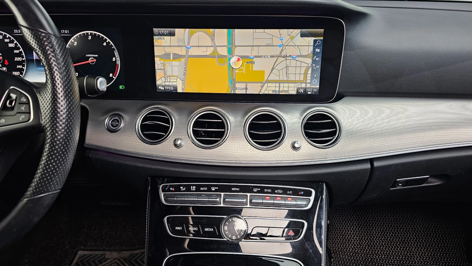Mercedes-Benz E 350 AMG line/Head up/360 Cam/Подгрев/ПАМЕТ/ПАНОРАМА, снимка 11 - Автомобили и джипове - 55301450