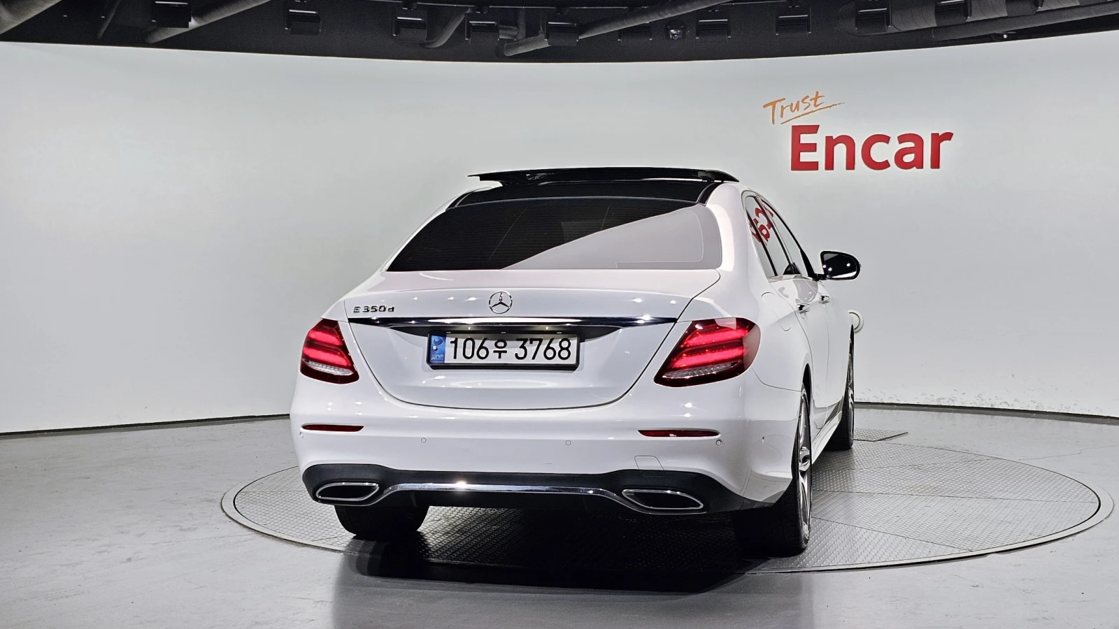 Mercedes-Benz E 350 AMG line/Head up/360 Cam/Подгрев/ПАМЕТ/ПАНОРАМА, снимка 4 - Автомобили и джипове - 55301450