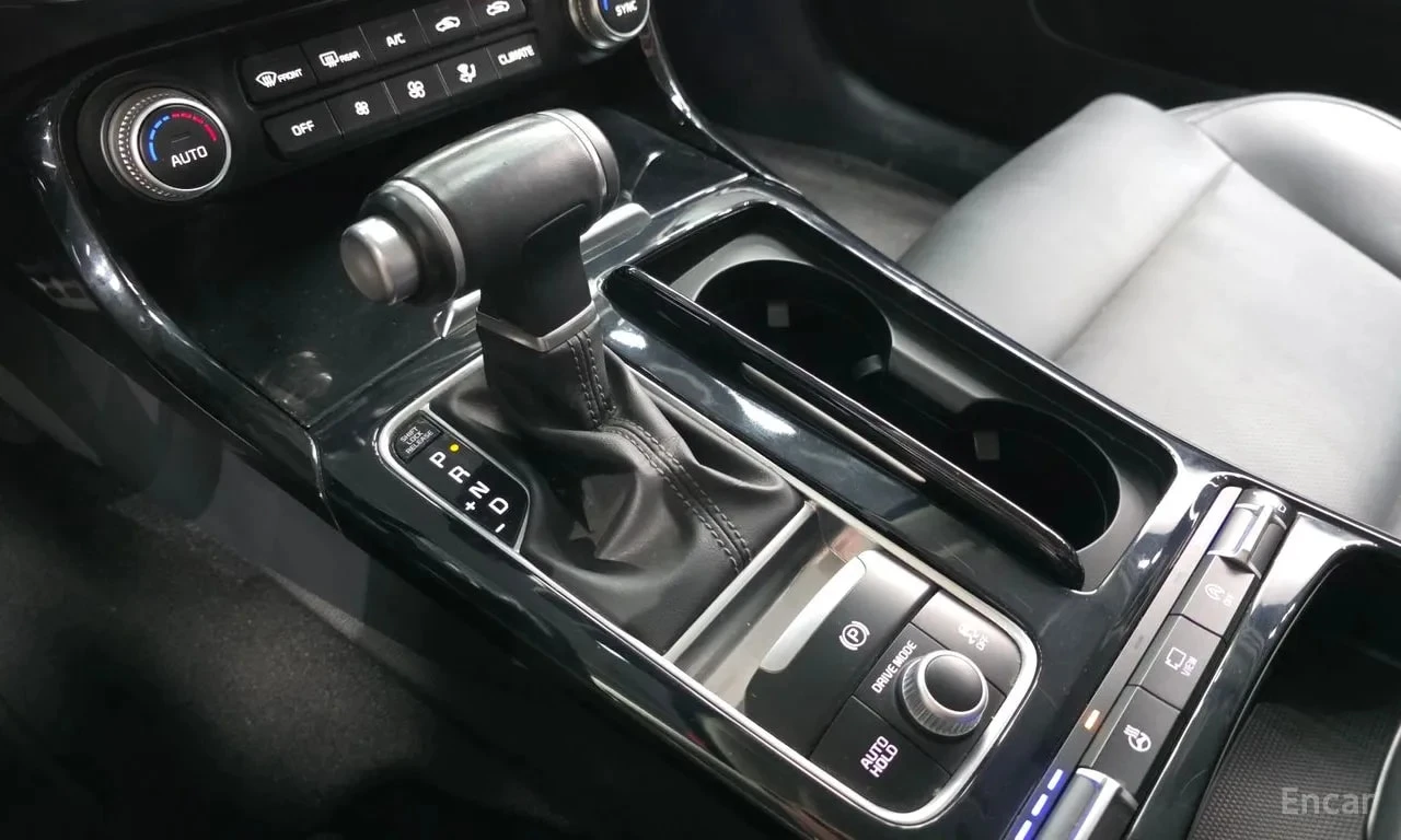 Kia Stinger * 2.0 Turbo AWD * ОБДУХВАНЕ * ПОДГРЕВ * , снимка 9 - Автомобили и джипове - 55924979