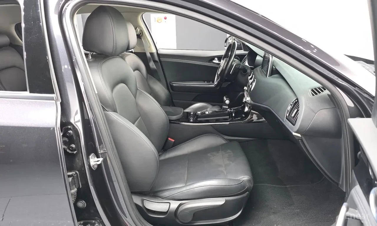 Kia Stinger * 2.0 Turbo AWD * ОБДУХВАНЕ * ПОДГРЕВ * , снимка 11 - Автомобили и джипове - 55924979