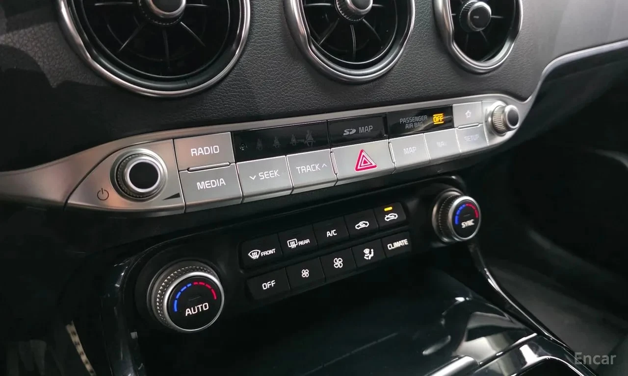 Kia Stinger * 2.0 Turbo AWD * ОБДУХВАНЕ * ПОДГРЕВ * , снимка 16 - Автомобили и джипове - 55924979