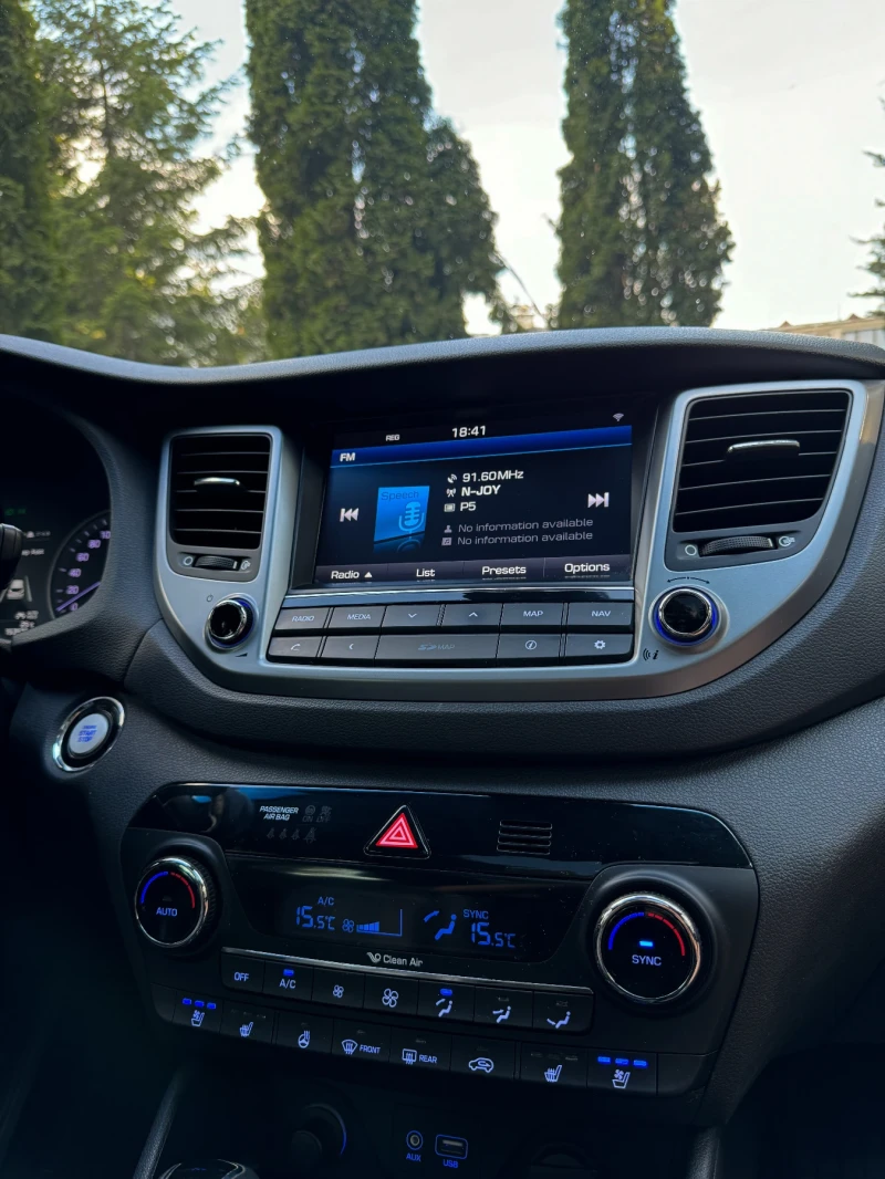 Hyundai Tucson 2.0 CRD 4WD / Premium / Full ///, снимка 14 - Автомобили и джипове - 51449255