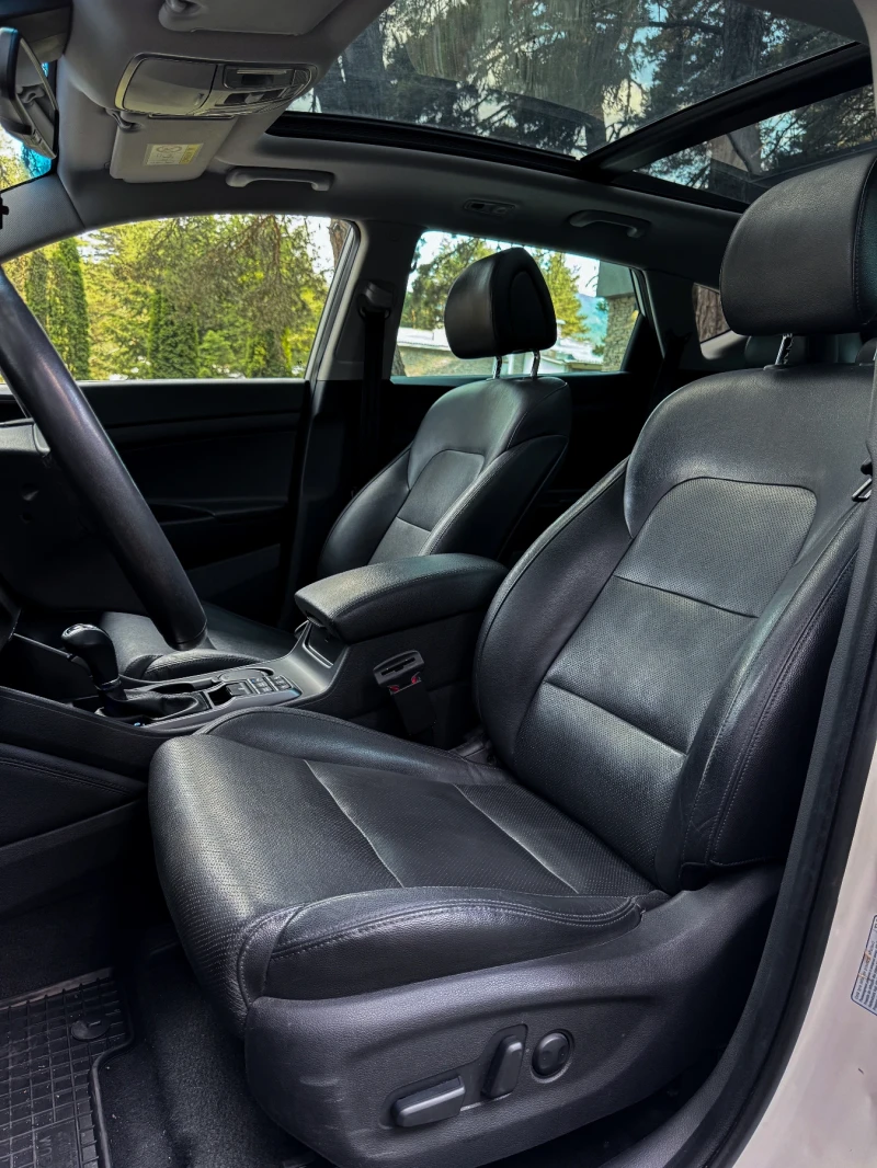 Hyundai Tucson 2.0 CRD 4WD / Premium / Full ///, снимка 8 - Автомобили и джипове - 51449255
