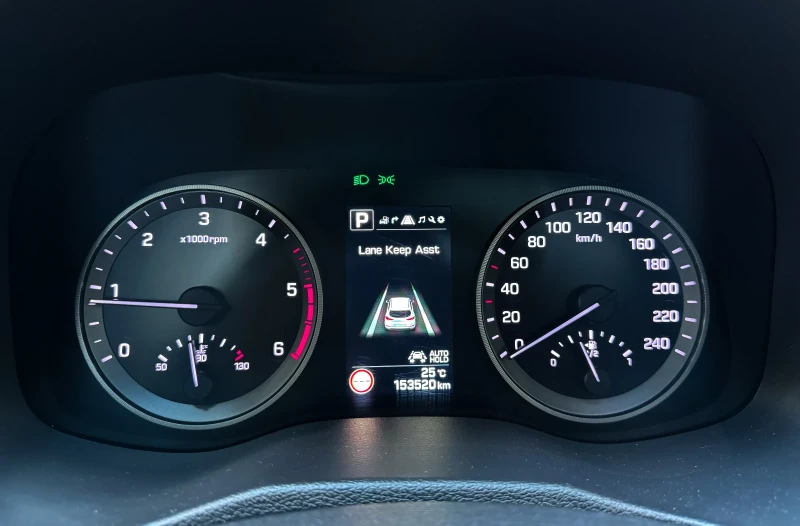 Hyundai Tucson 2.0 CRD 4WD / Premium / Full ///, снимка 13 - Автомобили и джипове - 51449255