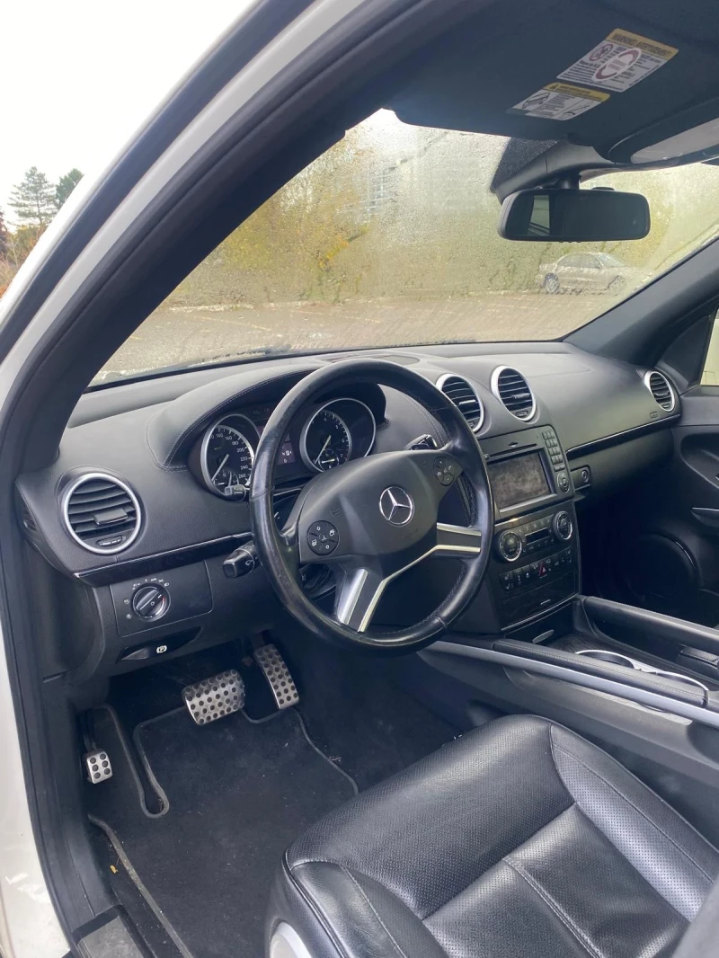 Mercedes-Benz GL 550, снимка 7 - Автомобили и джипове - 52450491