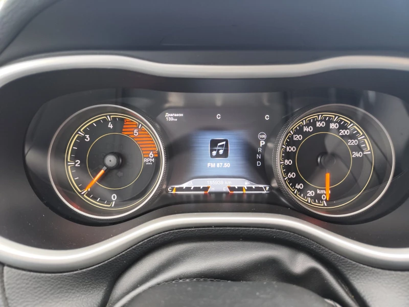 Jeep Cherokee 2.2TD Overl.AWD200кс, снимка 12 - Автомобили и джипове - 52846513