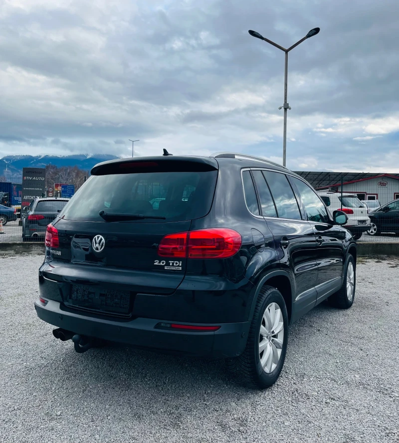 VW Tiguan 2.0 TDI 4Motion * Панорама* Сервизна история* , снимка 5 - Автомобили и джипове - 53398682
