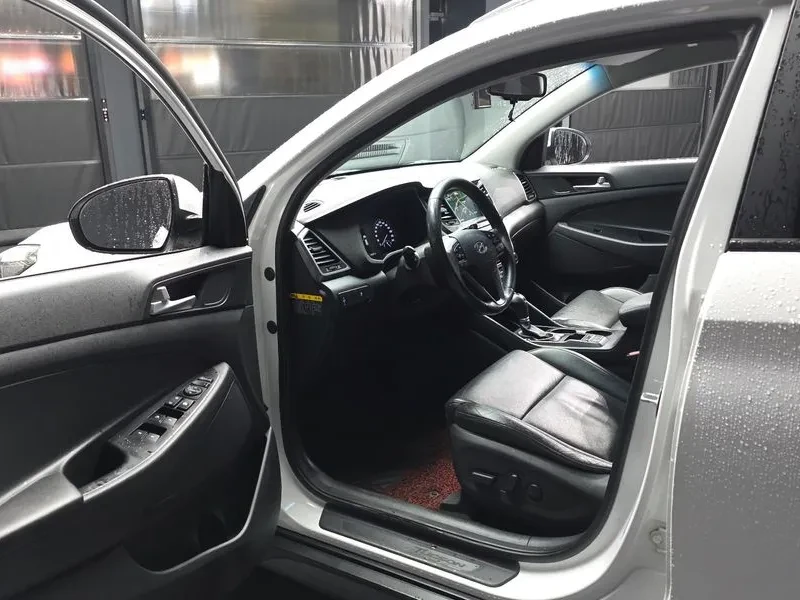 Hyundai Tucson 1.7 2WD MODERN, снимка 10 - Автомобили и джипове - 55012060