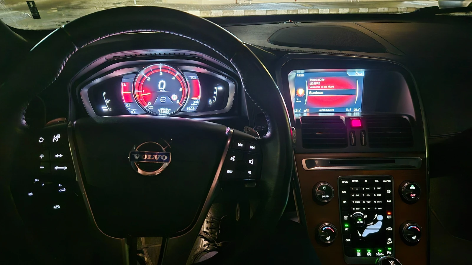 Volvo XC60 Xenium, снимка 13 - Автомобили и джипове - 53962354