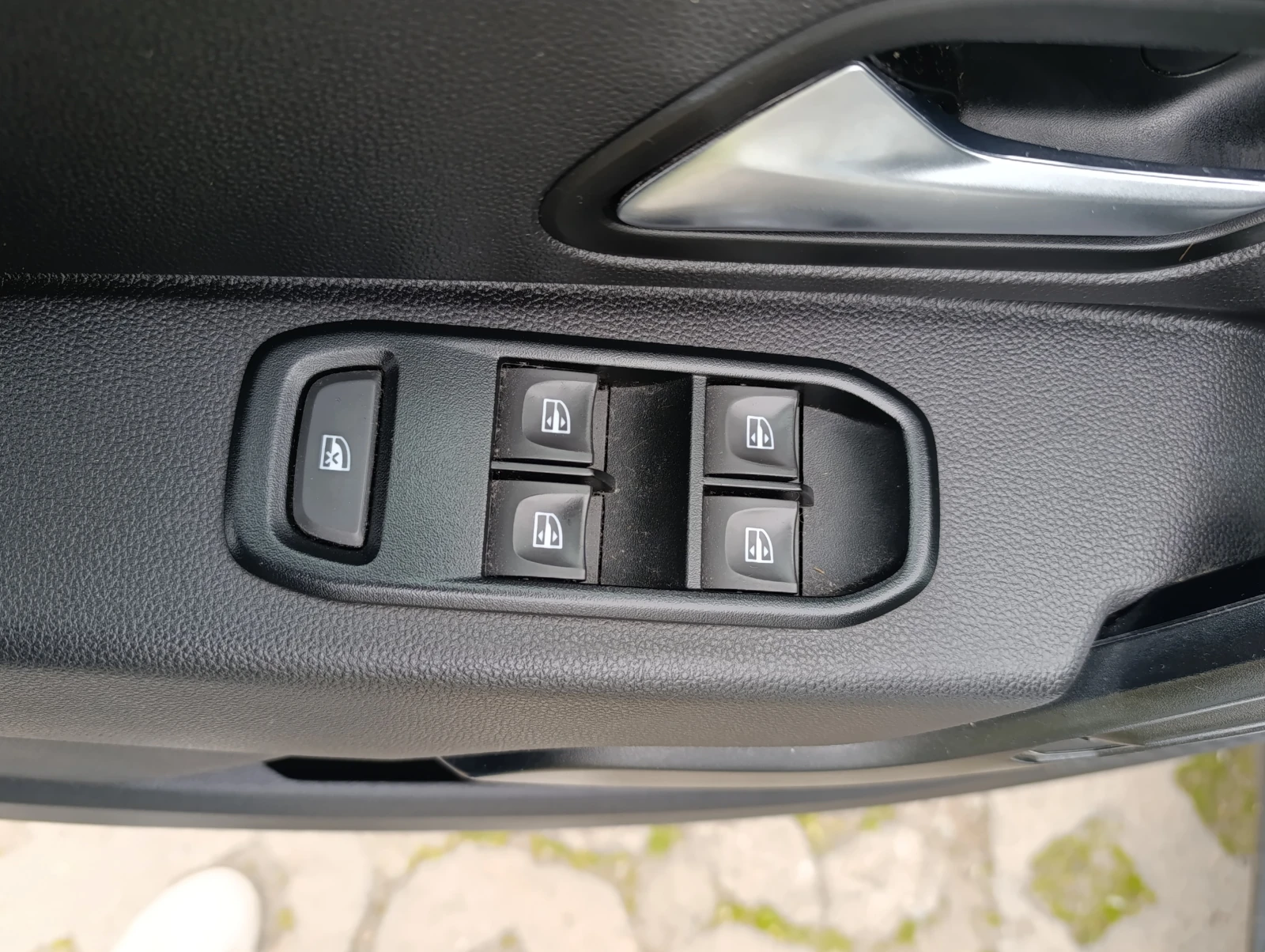 Dacia Duster SCE 115 LPG fwd, снимка 11 - Автомобили и джипове - 54552626
