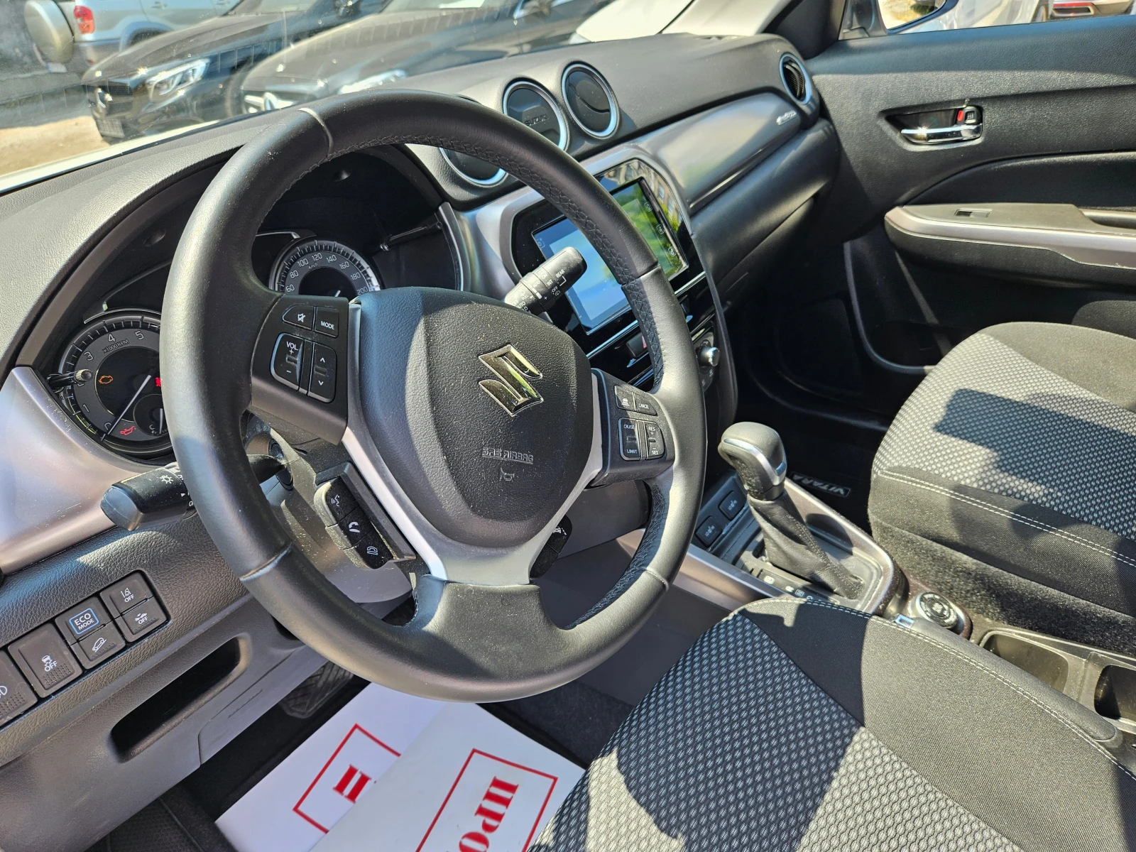 Suzuki Vitara 1.5 FUL HIBIT 4x4, снимка 10 - Автомобили и джипове - 55002298
