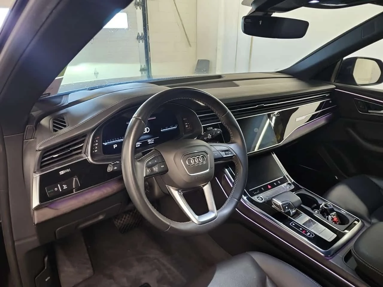 Audi Q8 * TECHNIK * CARFAX * ОТ ПРЕДСТАВИТЕЛСТВО * , снимка 11 - Автомобили и джипове - 55207163