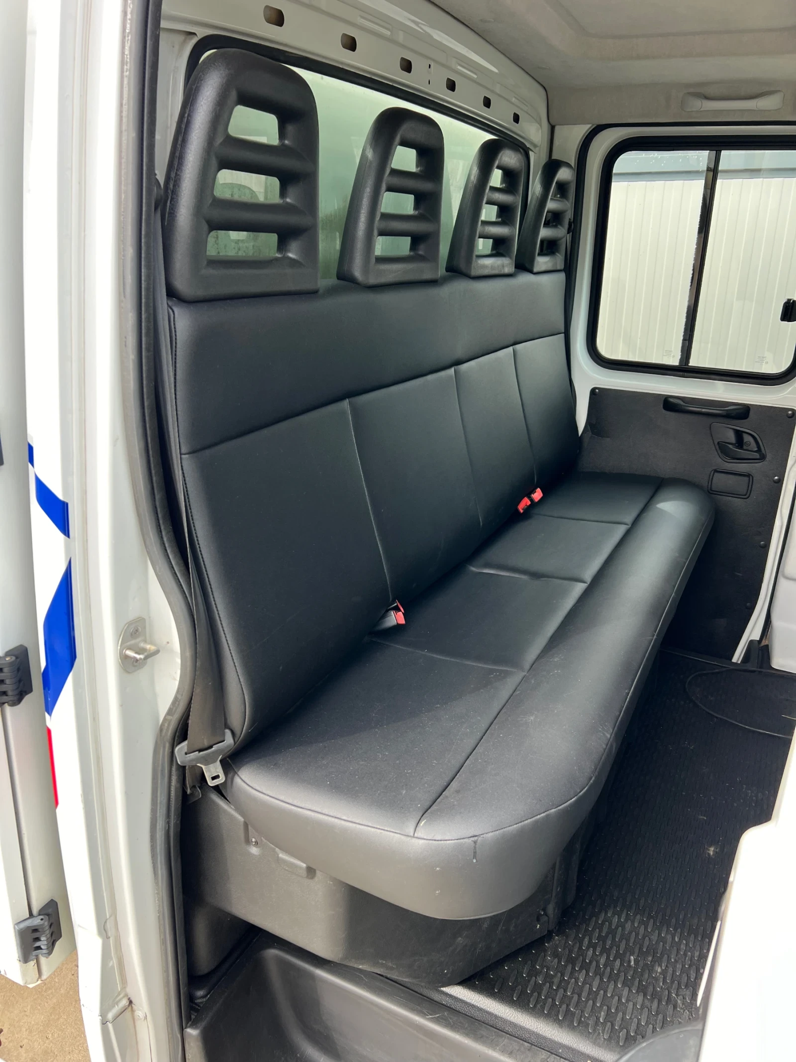 Iveco Daily, снимка 16 - Бусове и автобуси - 55978849