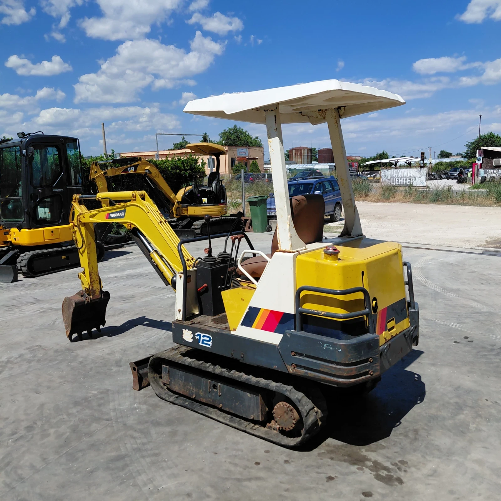 Багер Yanmar B12 * 1800 МОТОЧАСА * 3 ЦИЛИНДЪРА * , снимка 3 - Индустриална техника - 53795510