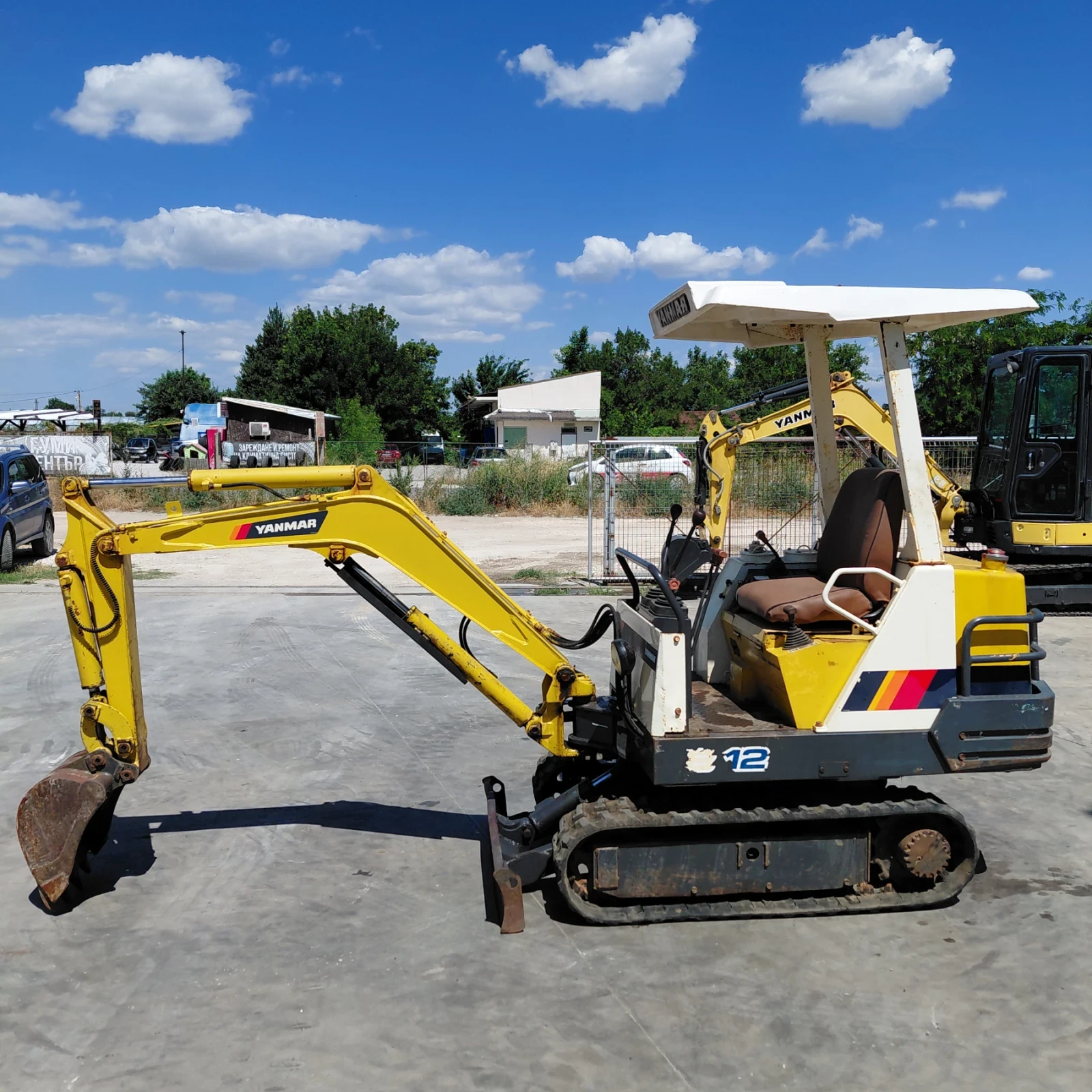 Багер Yanmar B12 * 1800 МОТОЧАСА * 3 ЦИЛИНДЪРА * , снимка 2 - Индустриална техника - 53795510