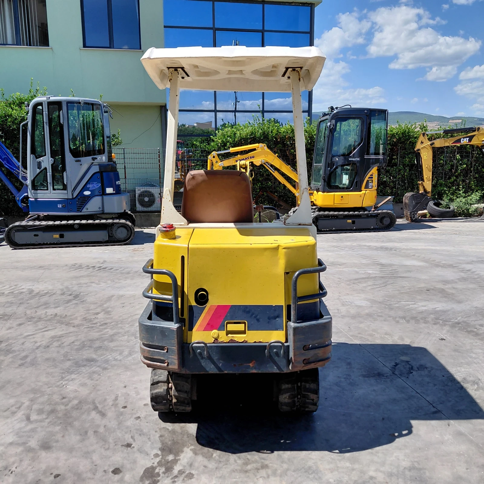 Багер Yanmar B12 * 1800 МОТОЧАСА * 3 ЦИЛИНДЪРА * , снимка 4 - Индустриална техника - 53795510
