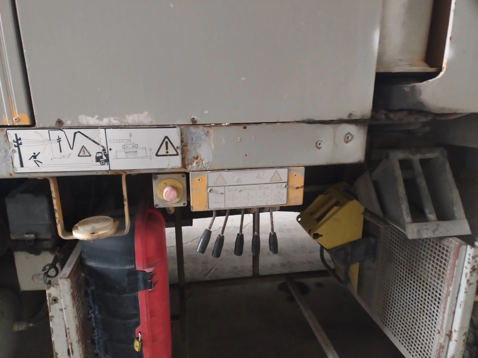 Бетон помпа Mercedes-Benz 2631, снимка 13 - Индустриална техника - 54201715