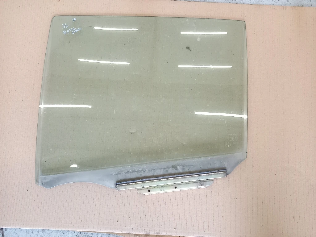 Стъкло задно ляво Тойота Ярис 4врати 