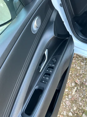Hyundai Elantra 2.0 MPi, Автоматик 8 ст., ПОДГРЯВАНЕ, КЛИМАТРОНИК,, снимка 14