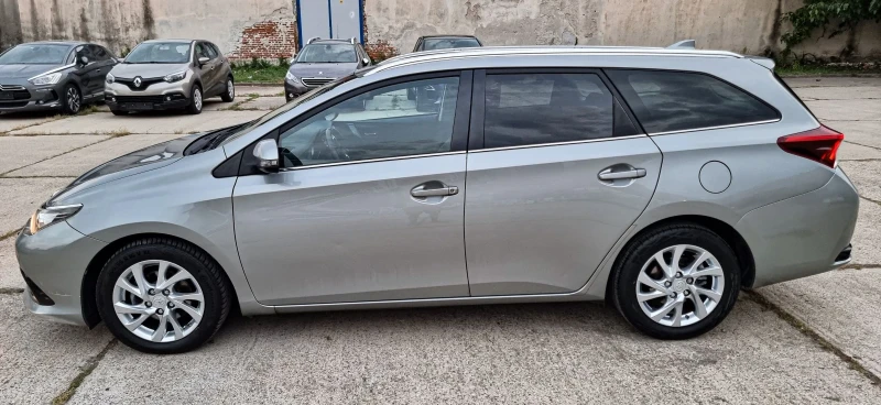 Toyota Auris 1.6D-4D Touring Sports Active, снимка 8 - Автомобили и джипове - 47145244