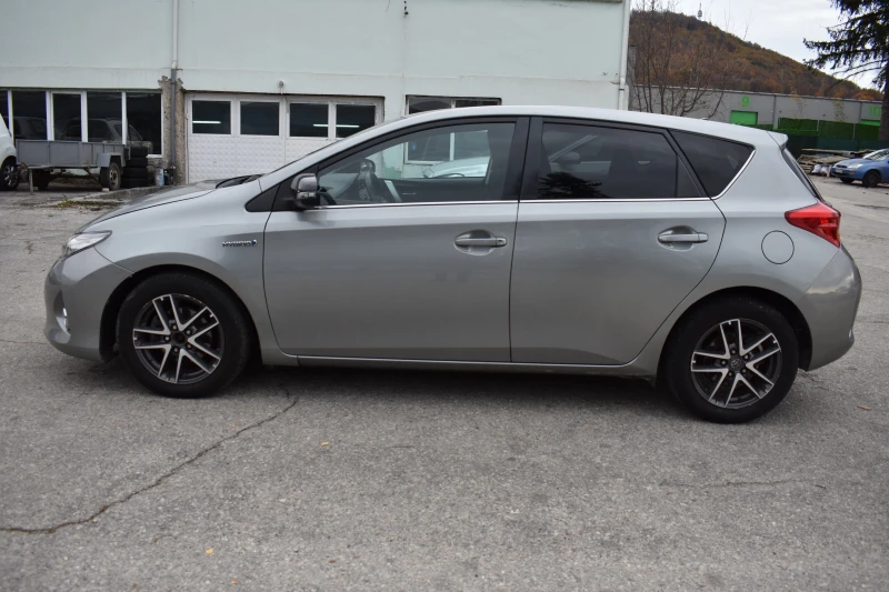 Toyota Auris 1.8HYBRID/NAVI/AUTOMAT/ПЪЛЕН СЕРВИЗ!!, снимка 2 - Автомобили и джипове - 48070330