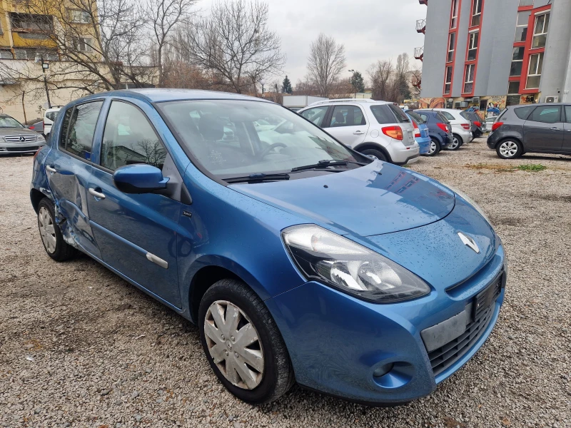 Renault Clio 1.1i, снимка 3 - Автомобили и джипове - 48100665