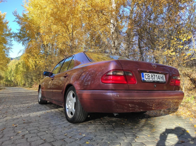 Mercedes-Benz E 230               Classic / Benzin - Gas , снимка 17 - Автомобили и джипове - 49524883