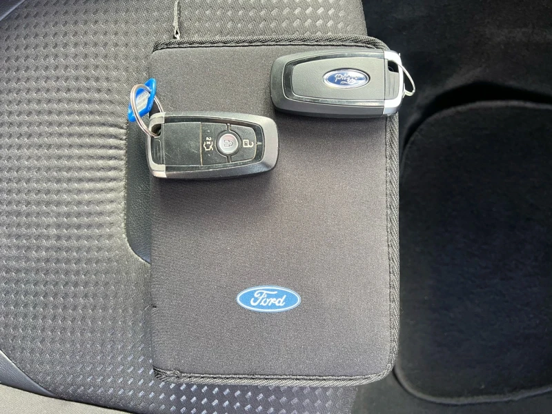 Ford Mondeo 2.0D ST-LINE AUTOMATIK NAVI KEY LESS SONY EVRO 6D, снимка 17 - Автомобили и джипове - 49466099