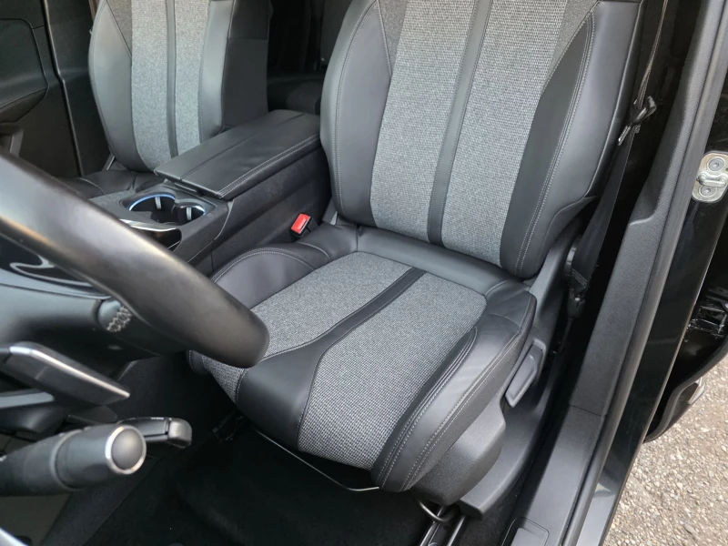 Peugeot 5008 1.2 PureTech Allure, снимка 11 - Автомобили и джипове - 51021872