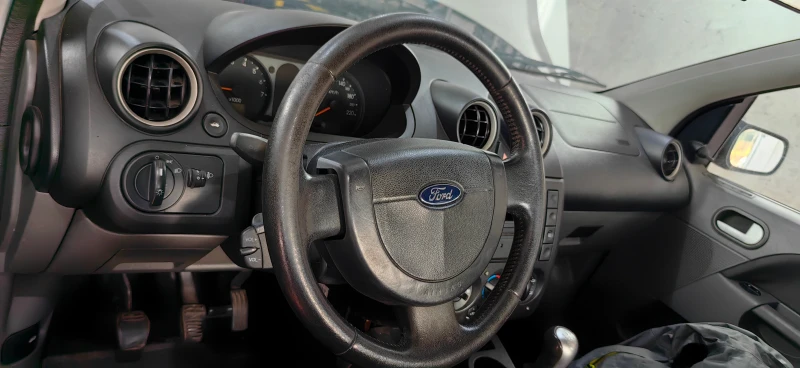 Ford Fiesta, снимка 8 - Автомобили и джипове - 51233225