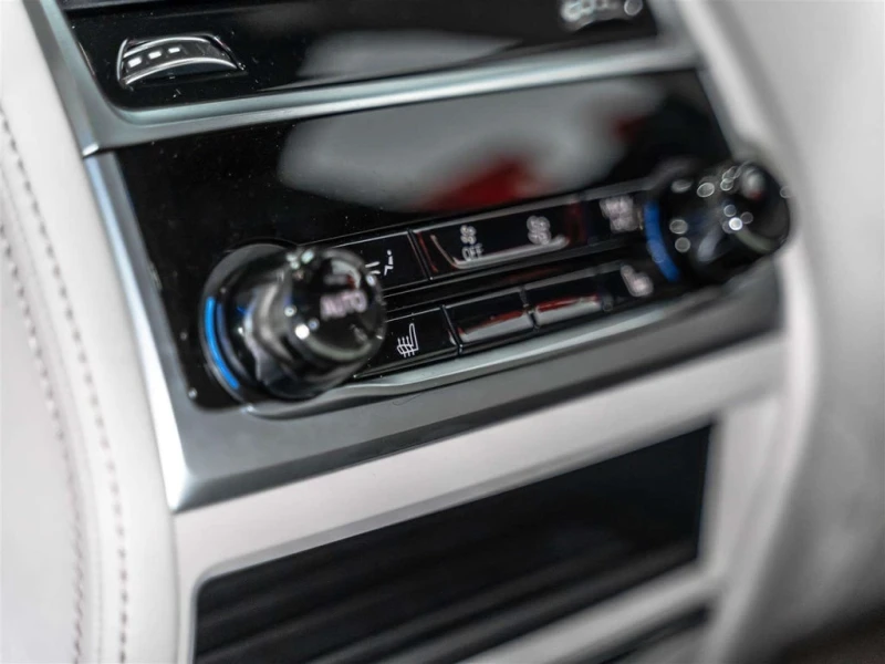 BMW 750 * M SPORT PACKAGE * MASSAGE SEATS * 360 CAMERA, снимка 15 - Автомобили и джипове - 53327214