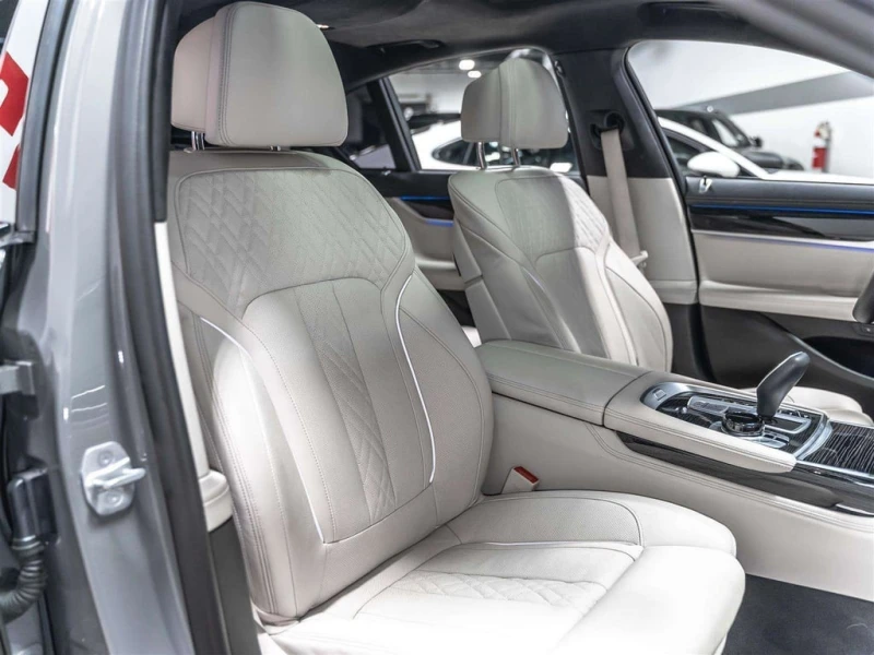 BMW 750 * M SPORT PACKAGE * MASSAGE SEATS * 360 CAMERA, снимка 12 - Автомобили и джипове - 53327214